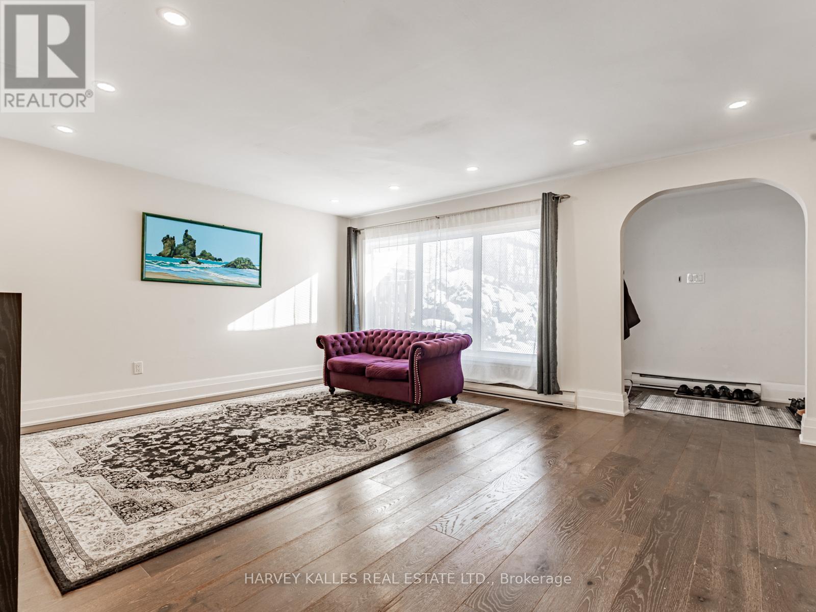 19 Coach Liteway, Toronto (Westminster-Branson), Ontario  M2R 3J8 - Photo 4 - C12758404