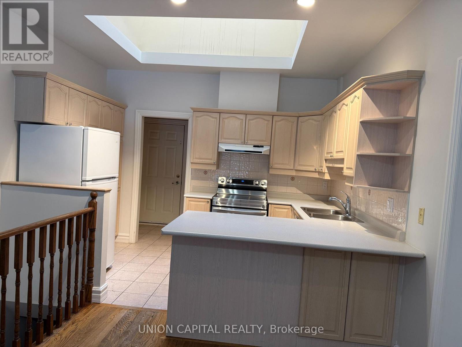 9 Bunhilll Court, Ajax, Ontario  L1Z 1X5 - Photo 4 - E12758304