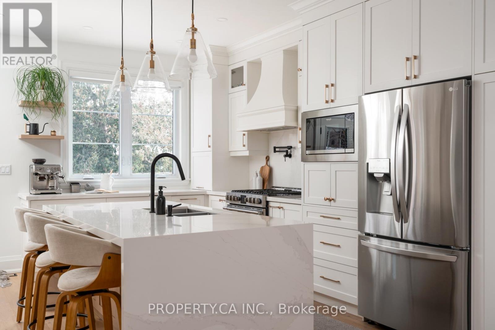 15 Marilyn Crescent, Toronto, Ontario  M4B 3C5 - Photo 8 - E12758310