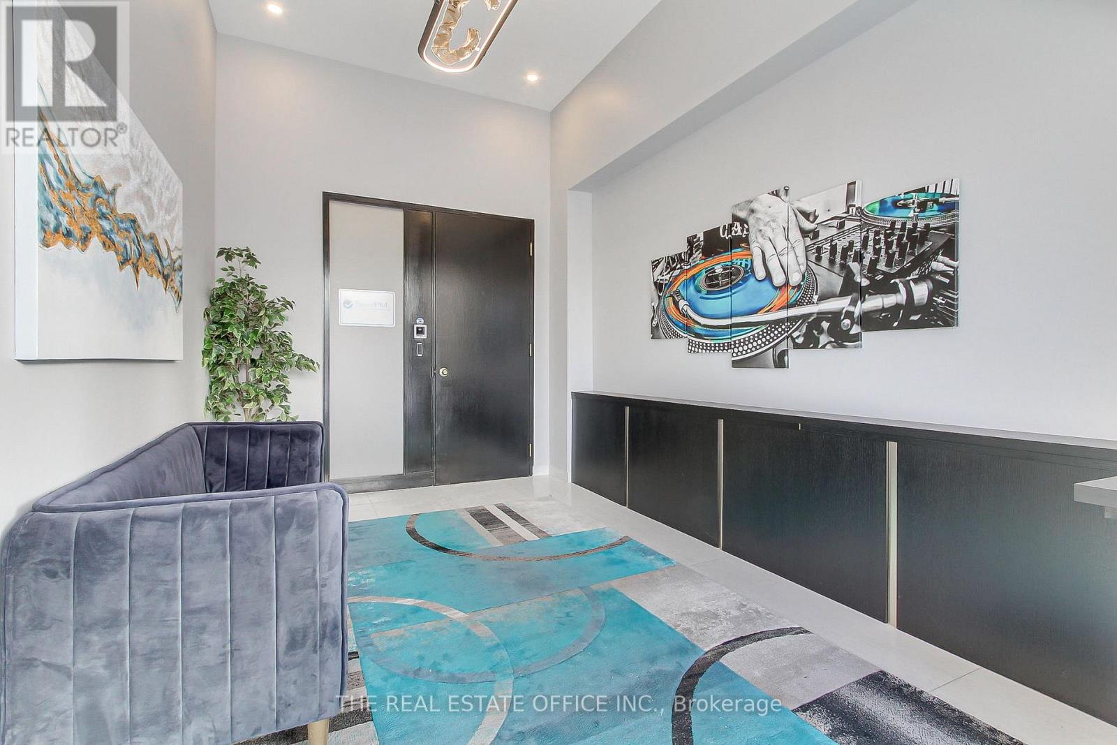 3 - 50 Casmir Court, Vaughan, Ontario  L4K 4J5 - Photo 2 - N12758296