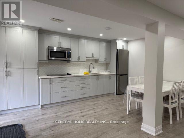 BASEMENT APT - 29 AIKENHEAD AVENUE, richmond hill (westbrook), Ontario