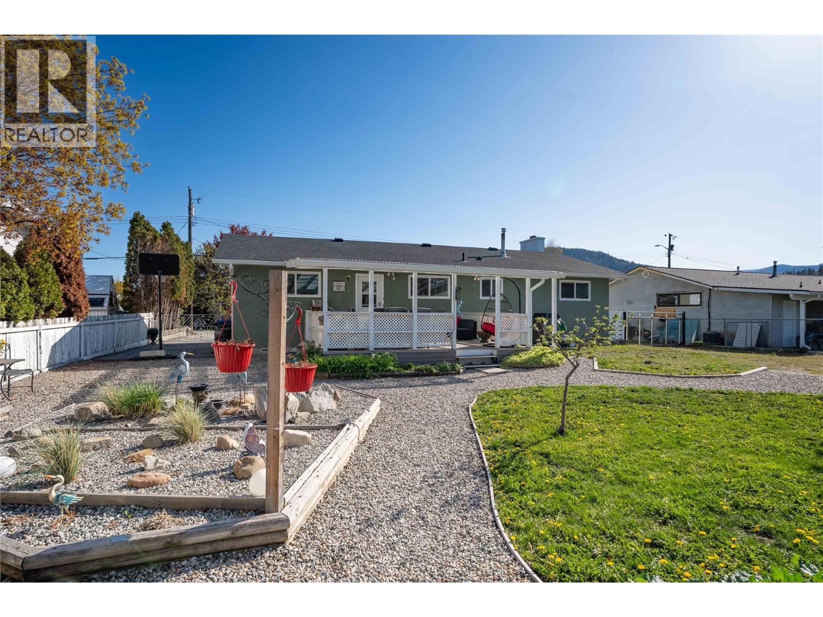 12240 SAUNDERS Crescent, summerland, British Columbia