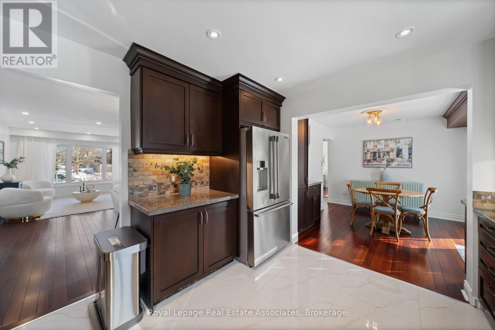 1550 Woodeden Drive, Mississauga, Ontario  L5H 2V3 - Photo 11 - W12758342