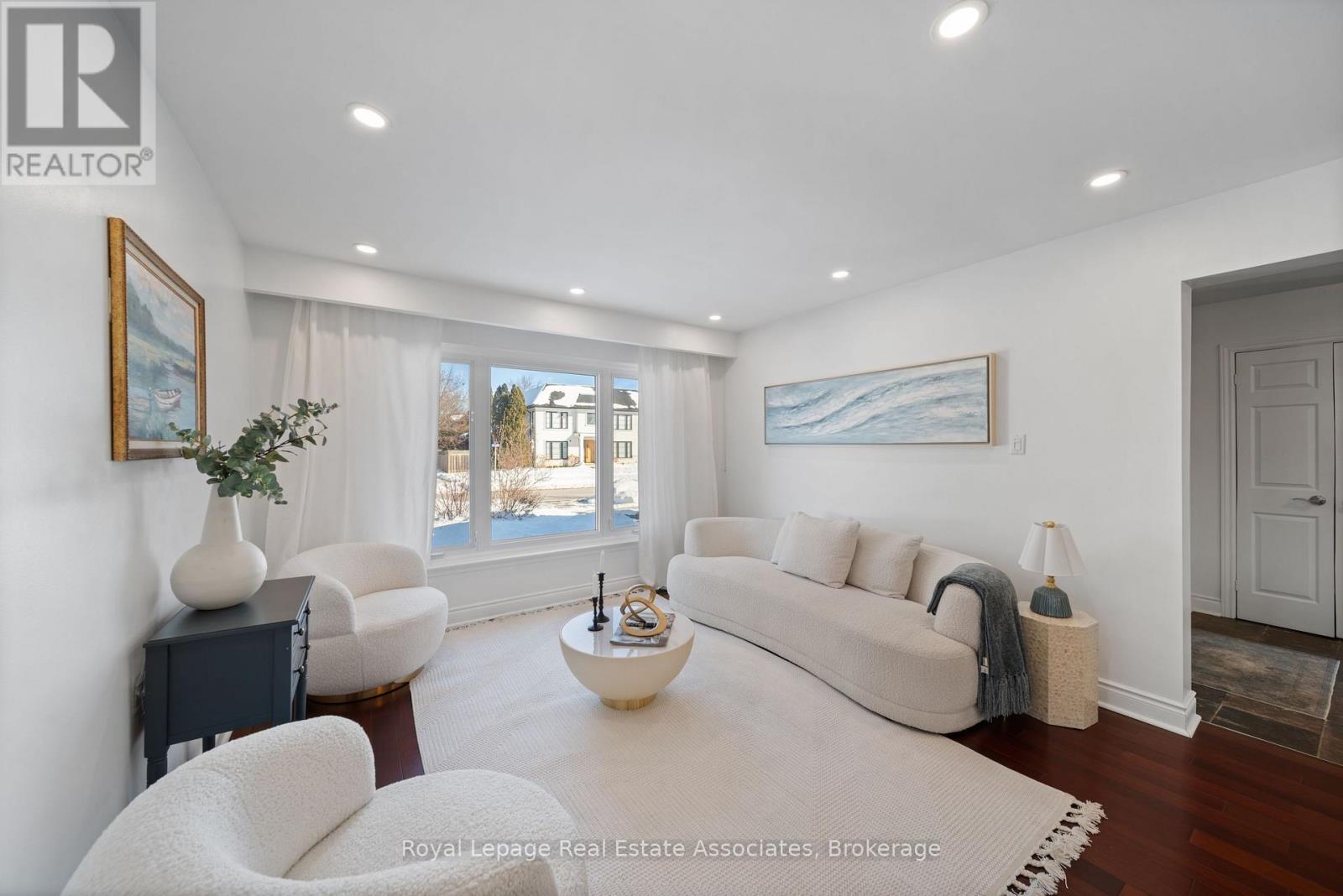 1550 Woodeden Drive, Mississauga, Ontario  L5H 2V3 - Photo 4 - W12758342