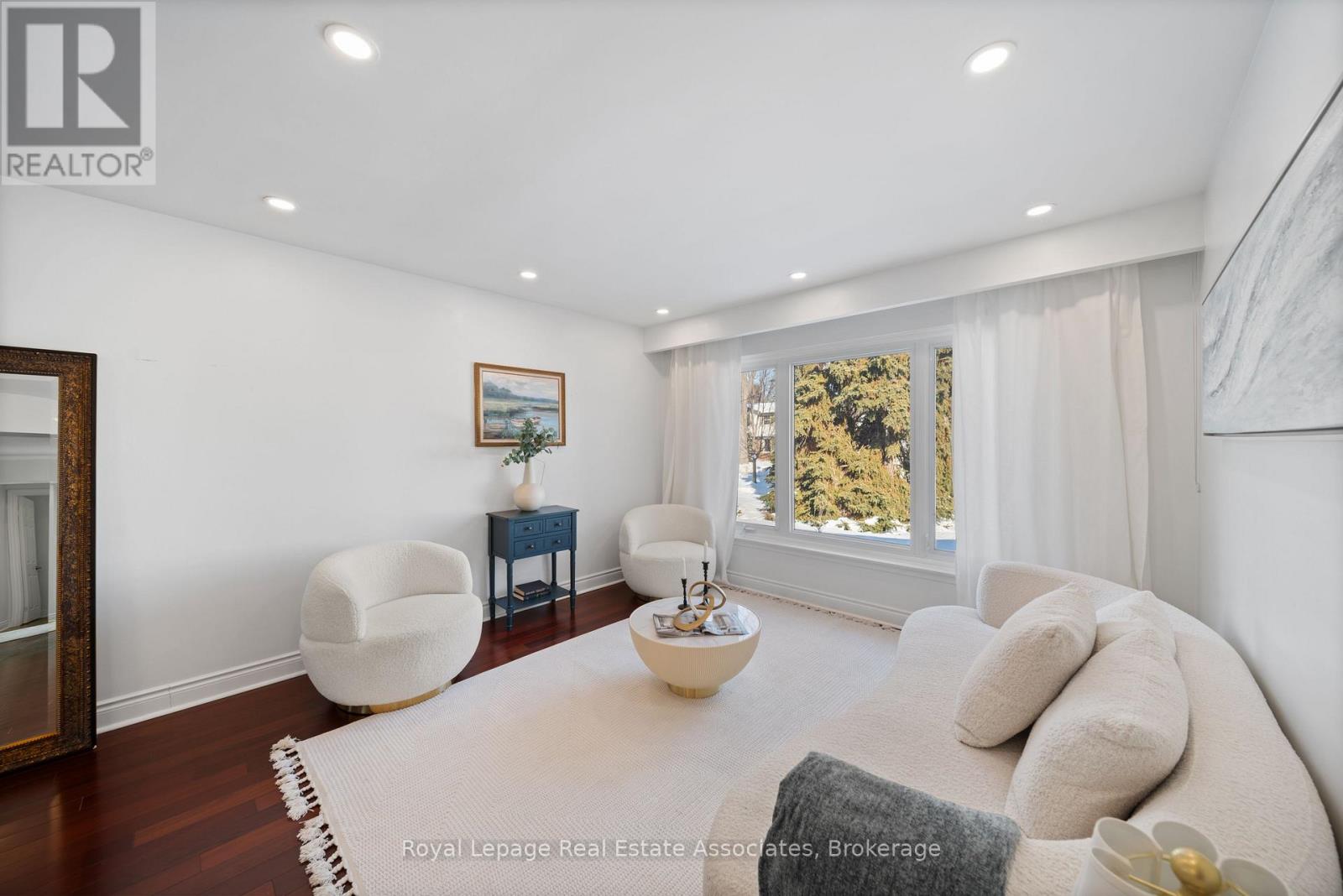 1550 Woodeden Drive, Mississauga, Ontario  L5H 2V3 - Photo 5 - W12758342