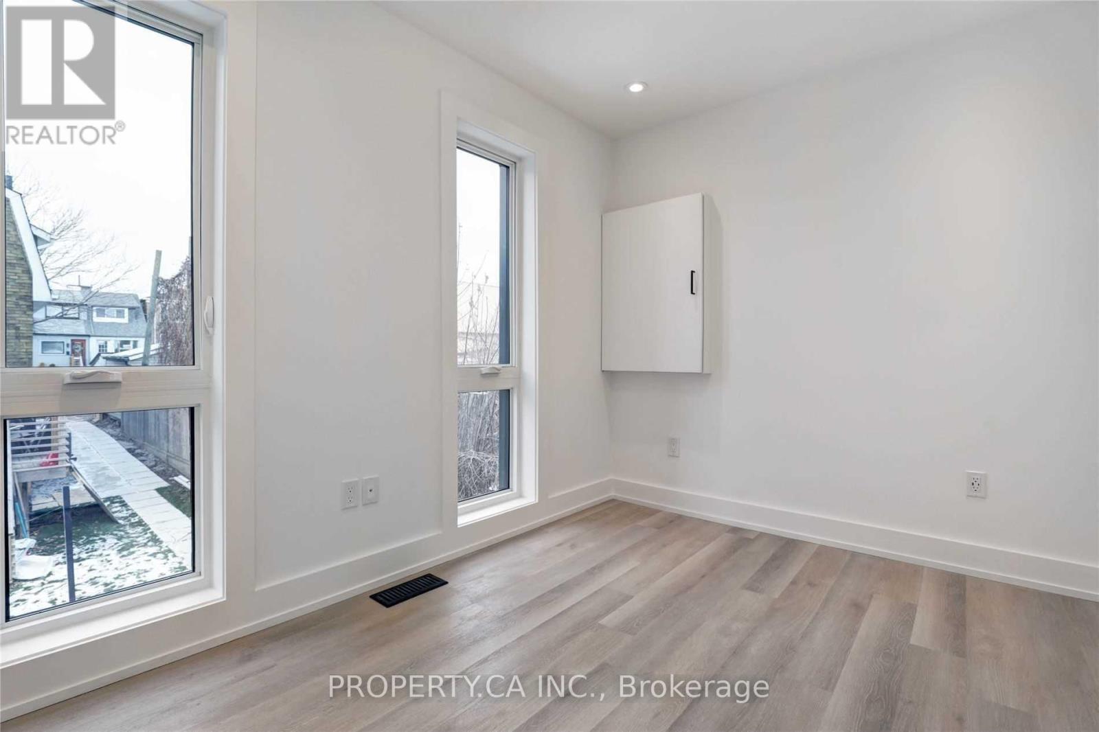 Laneway - 53 Eversfield Road, Toronto, Ontario  M6E 1T8 - Photo 23 - W12758374