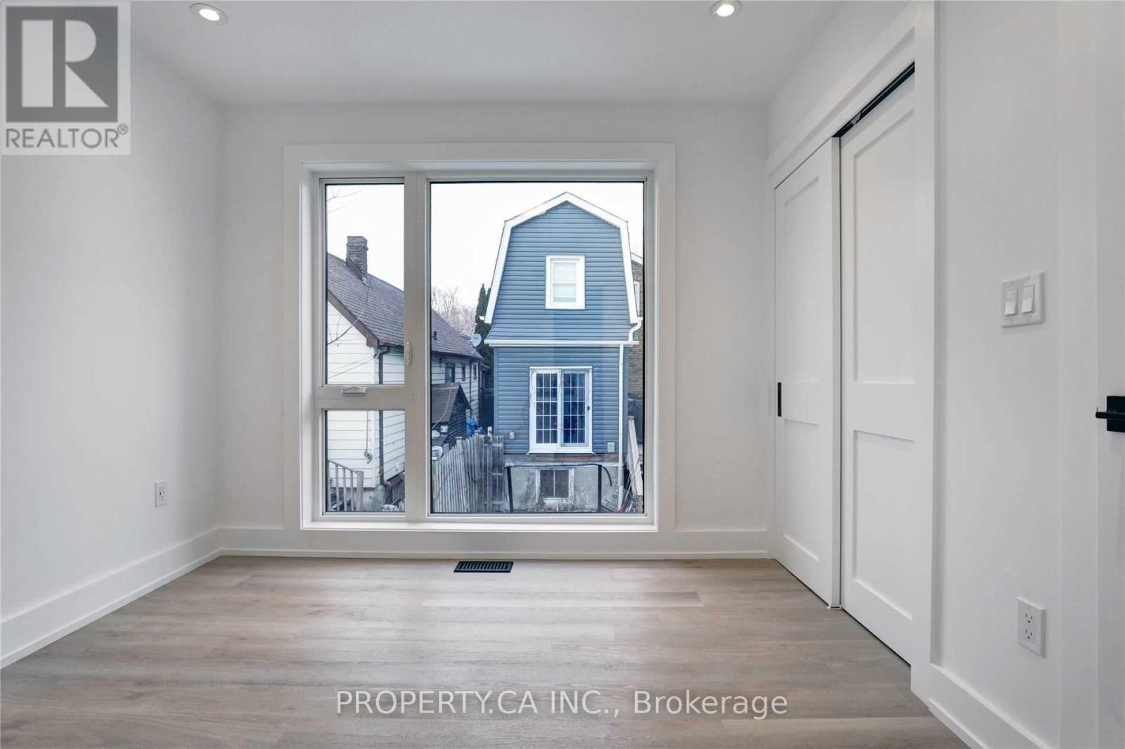 Laneway - 53 Eversfield Road, Toronto, Ontario  M6E 1T8 - Photo 26 - W12758374