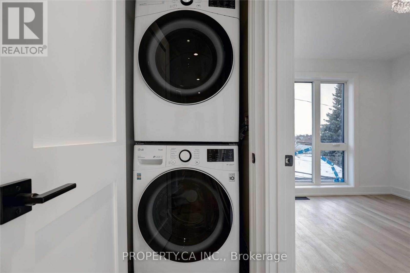 Laneway - 53 Eversfield Road, Toronto, Ontario  M6E 1T8 - Photo 27 - W12758374