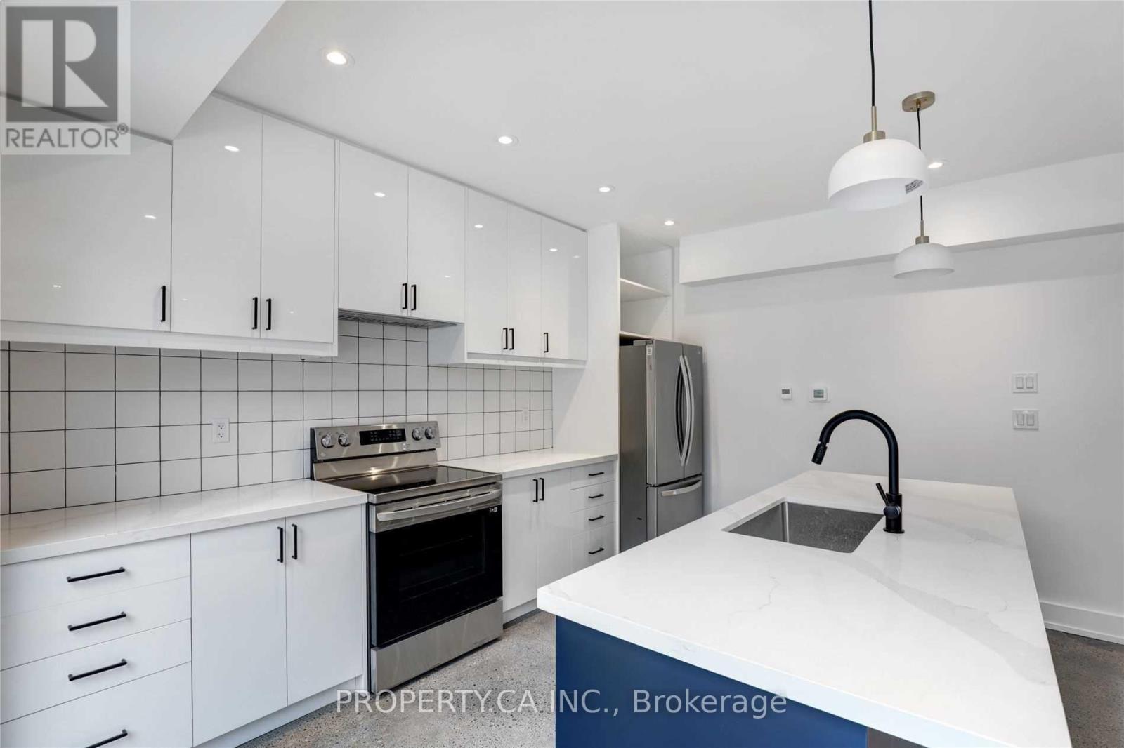 Laneway - 53 Eversfield Road, Toronto, Ontario  M6E 1T8 - Photo 5 - W12758374