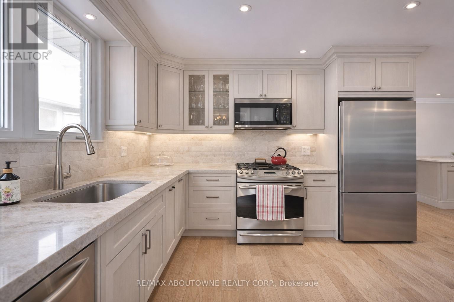 502 Bohemia Crescent, Oakville, Ontario  L6J 2K8 - Photo 22 - W12758416