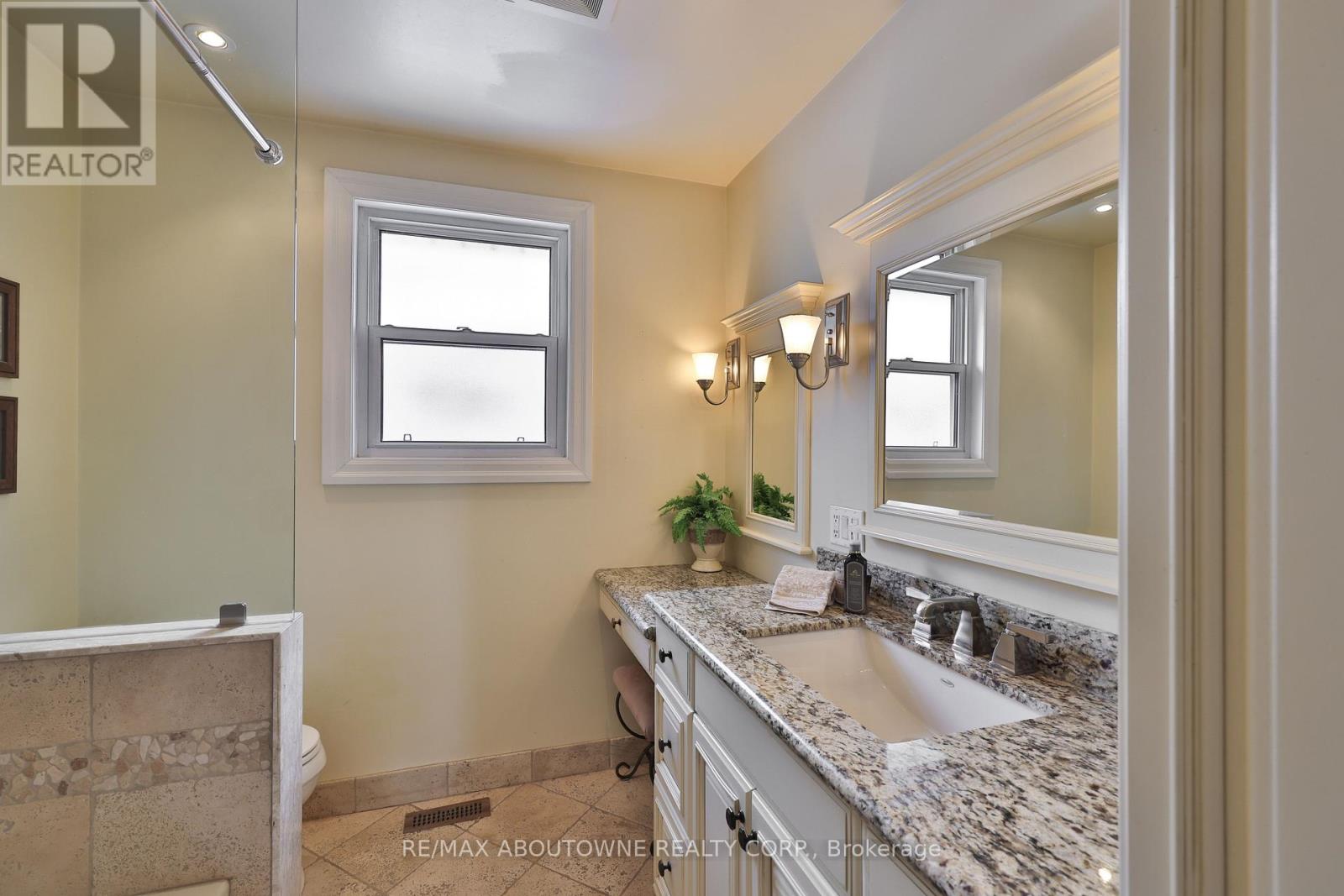 502 Bohemia Crescent, Oakville, Ontario  L6J 2K8 - Photo 31 - W12758416