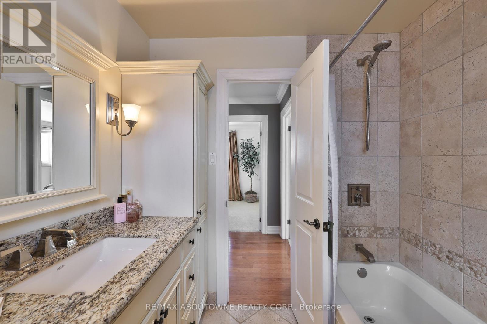 502 Bohemia Crescent, Oakville, Ontario  L6J 2K8 - Photo 32 - W12758416