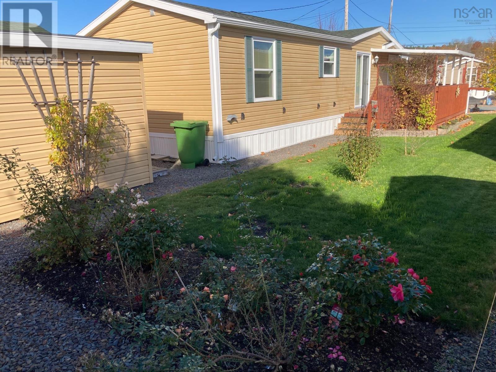 38 Sherbrooke Avenue, Bridgewater, Nova Scotia  B4V 4G1 - Photo 4 - 202527543