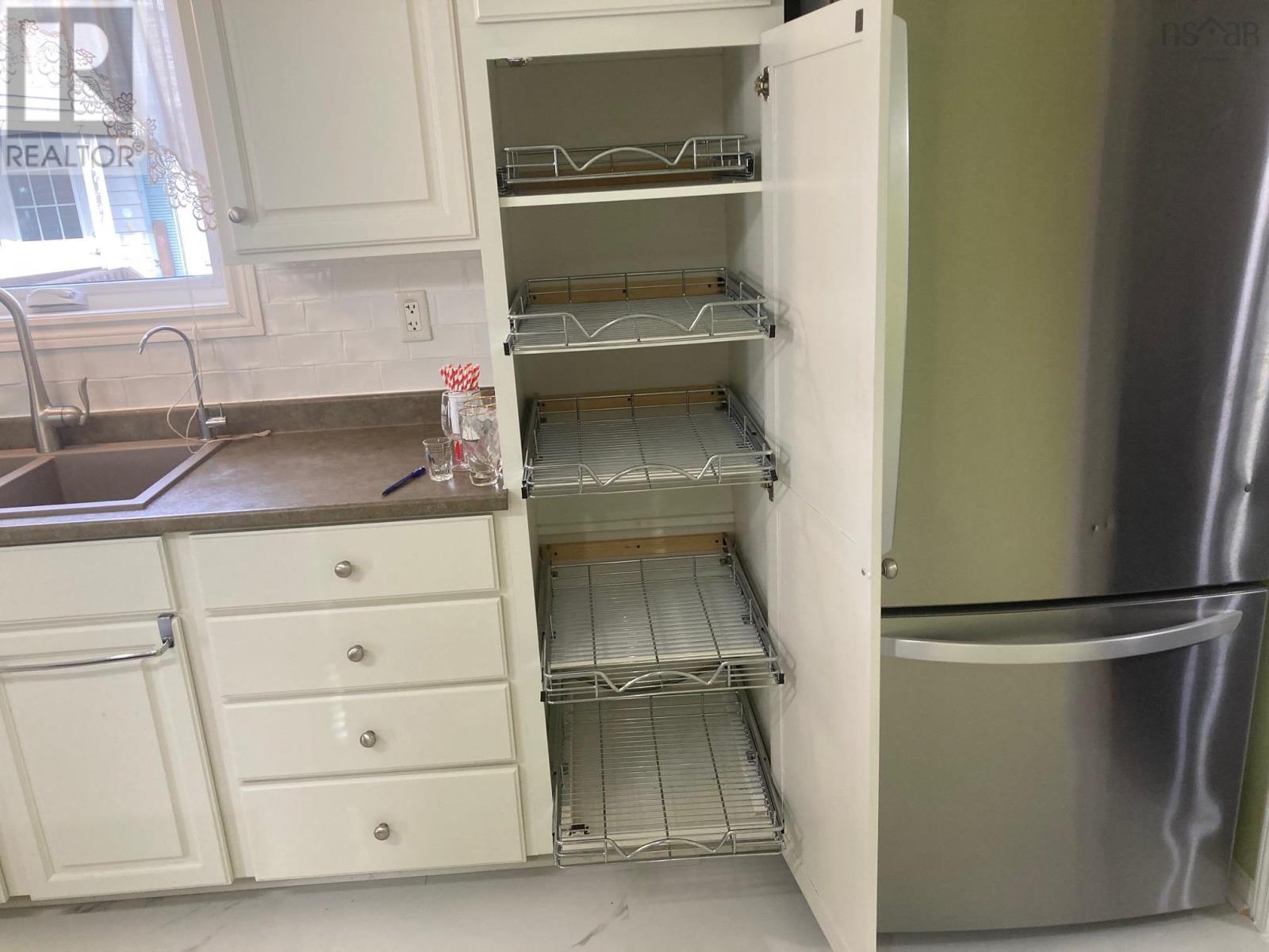 38 Sherbrooke Avenue, Bridgewater, Nova Scotia  B4V 4G1 - Photo 8 - 202527543