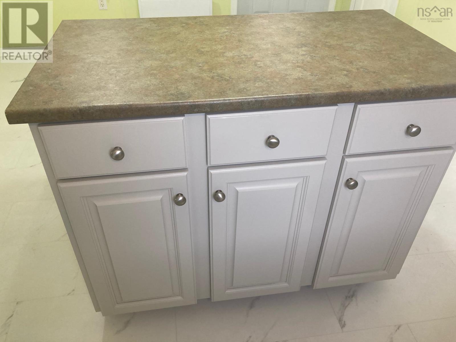 38 Sherbrooke Avenue, Bridgewater, Nova Scotia  B4V 4G1 - Photo 9 - 202527543