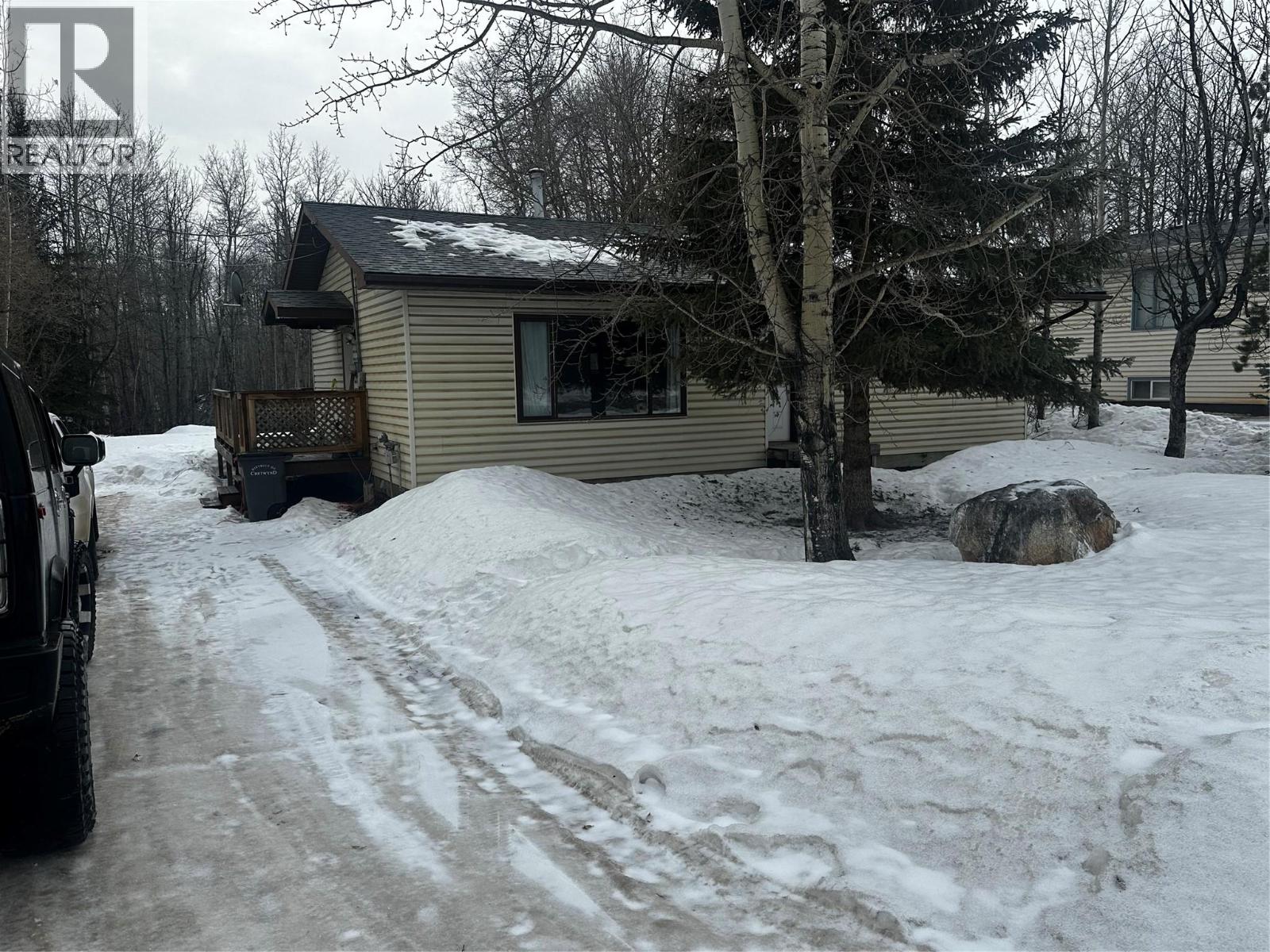 4557 Veterans Way, Chetwynd, British Columbia  V0C 1J0 - Photo 2 - 10374886