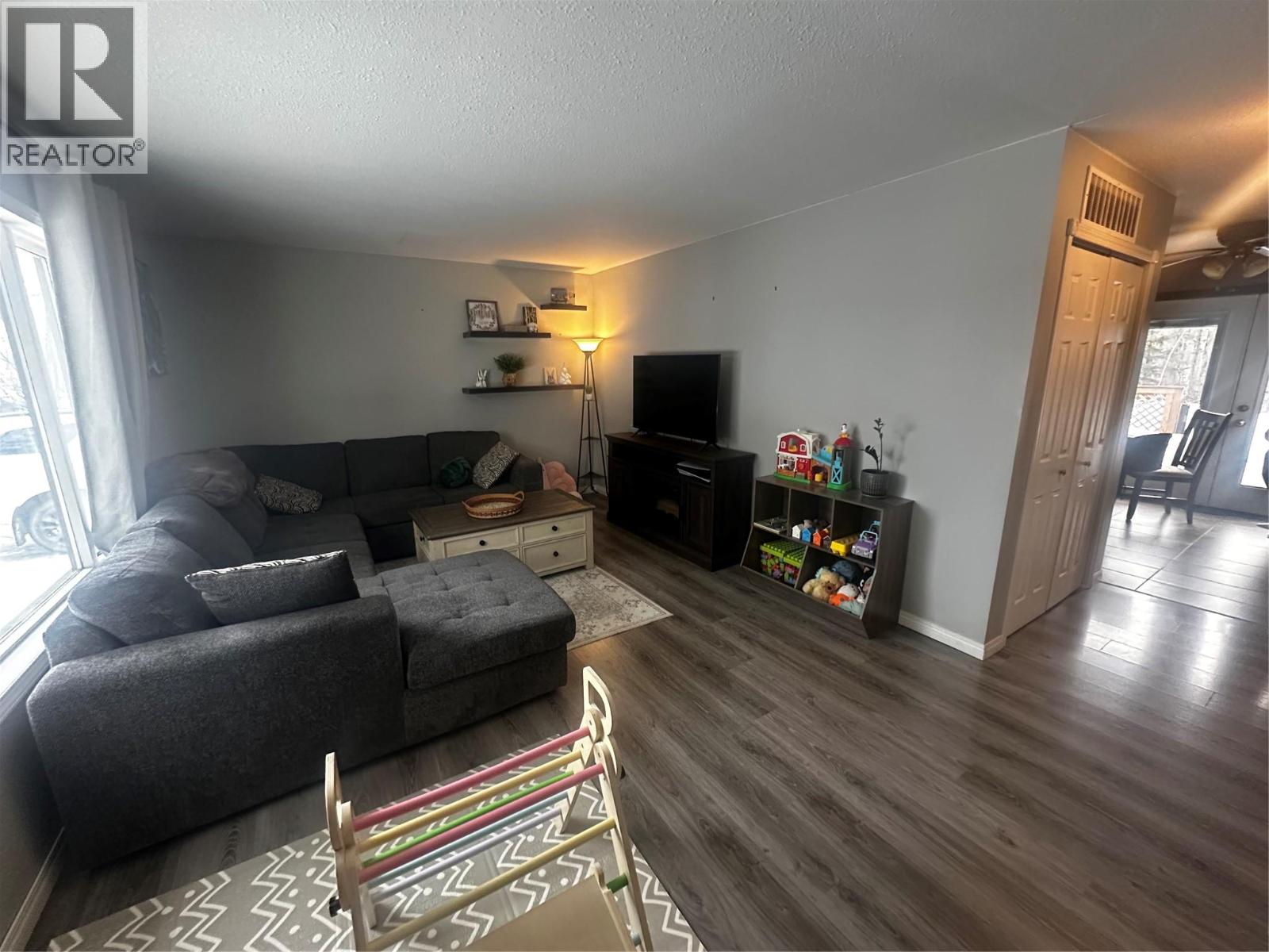 4557 Veterans Way, Chetwynd, British Columbia  V0C 1J0 - Photo 11 - 10374886