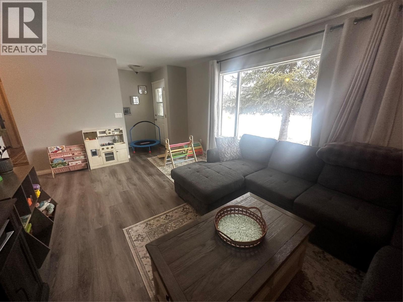 4557 Veterans Way, Chetwynd, British Columbia  V0C 1J0 - Photo 10 - 10374886