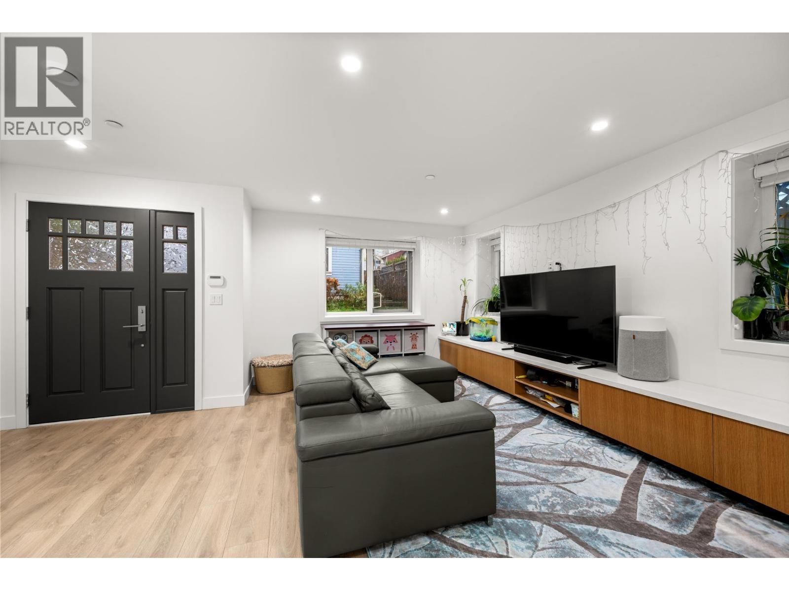 1452 E 20th Avenue, Vancouver, British Columbia  V5N 2K6 - Photo 2 - R3086551