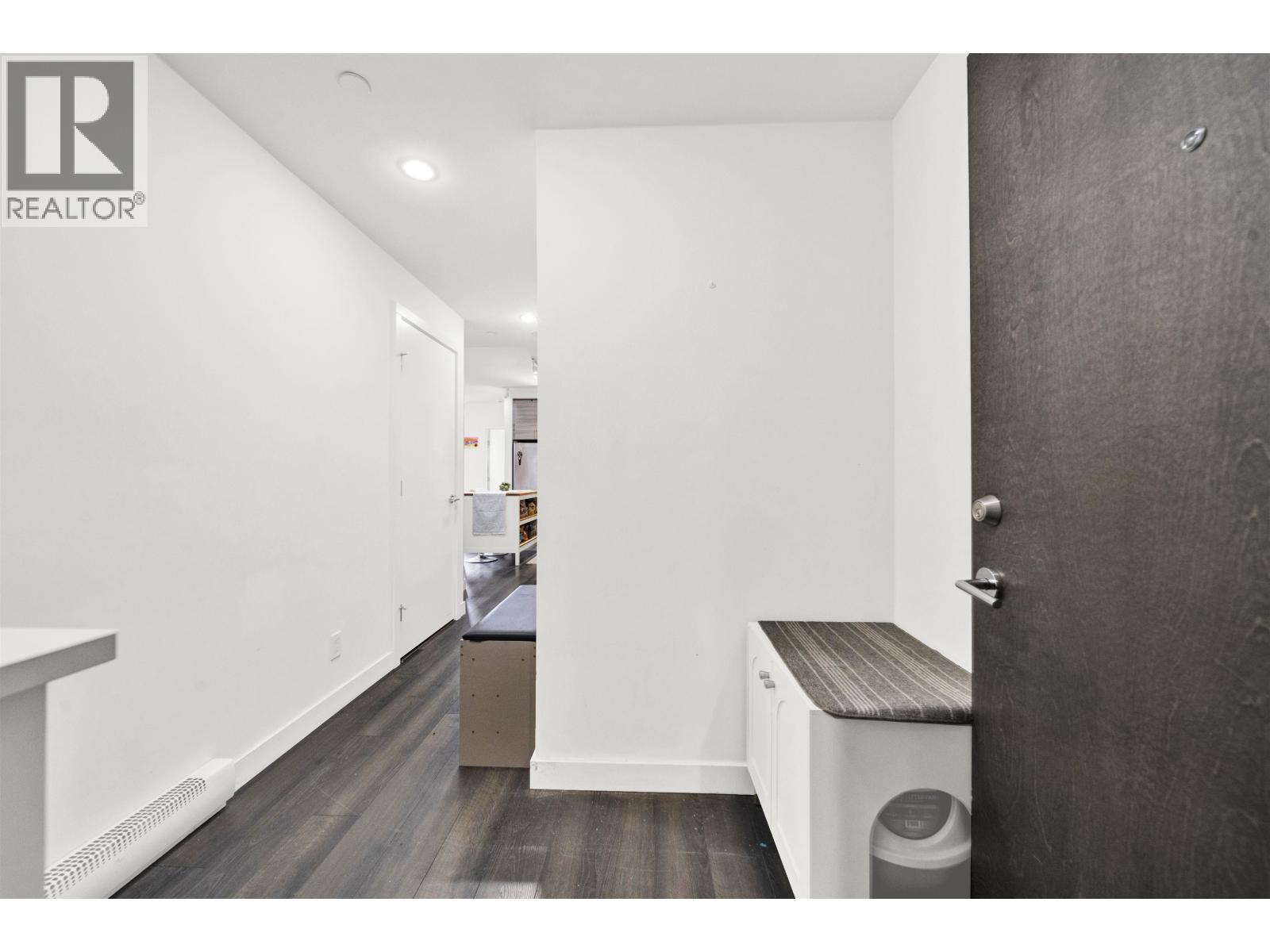 307 200 Nelson's Crescent, New Westminster, British Columbia  V3L 0H4 - Photo 3 - R3085872