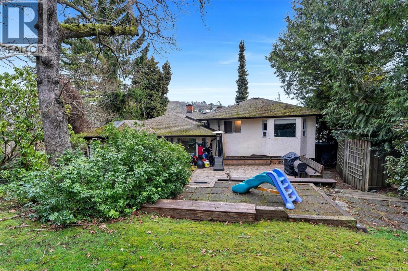 3410 Browning St, Saanich, British Columbia  V8P 4E1 - Photo 27 - 1025176