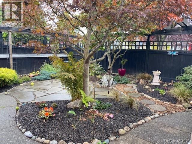 1727 Lillian Rd, Victoria, British Columbia  V8S 1L1 - Photo 23 - 1024926