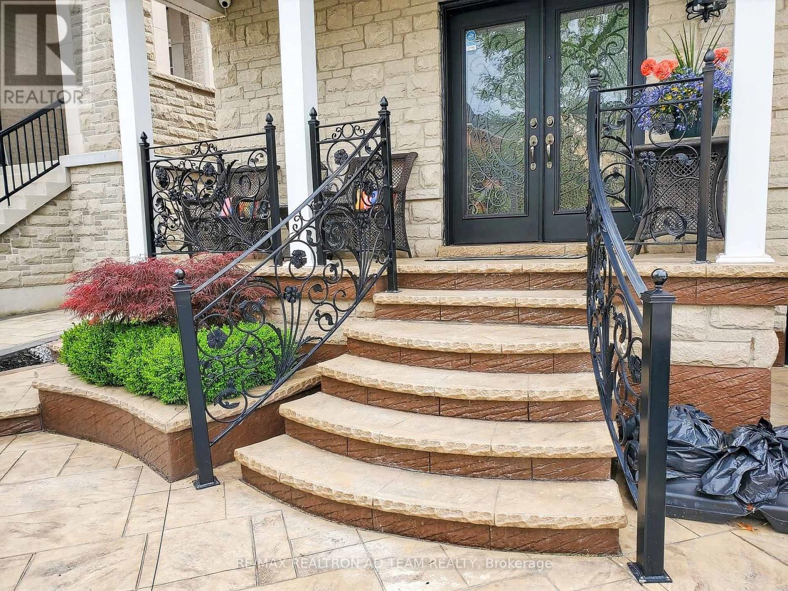 27 Darlet Avenue, Ajax, Ontario  L1Z 0G4 - Photo 4 - E12758524