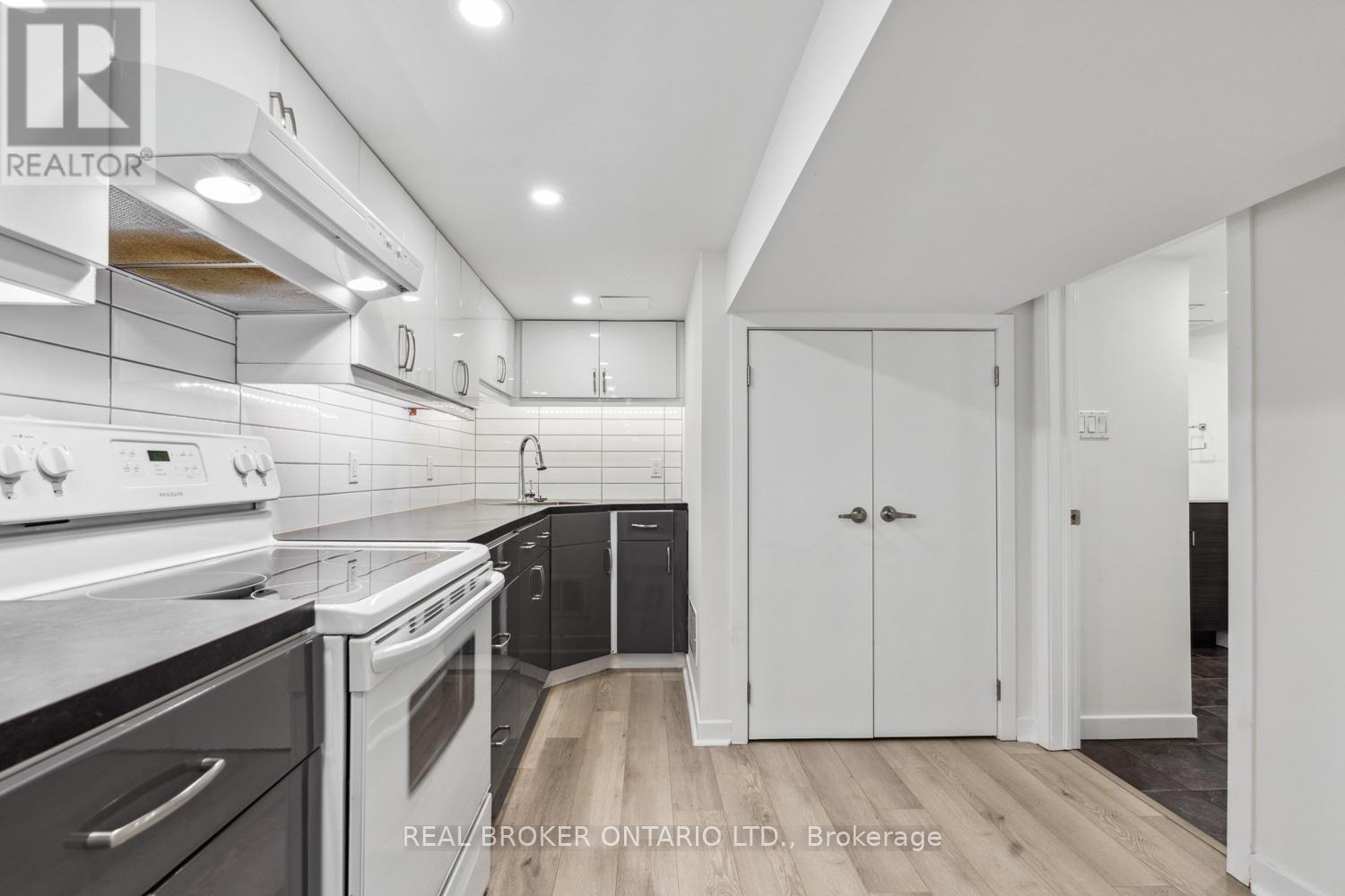 Bsmt - 129 Oak Park Avenue, Toronto, Ontario  M4C 4M7 - Photo 12 - E12758550