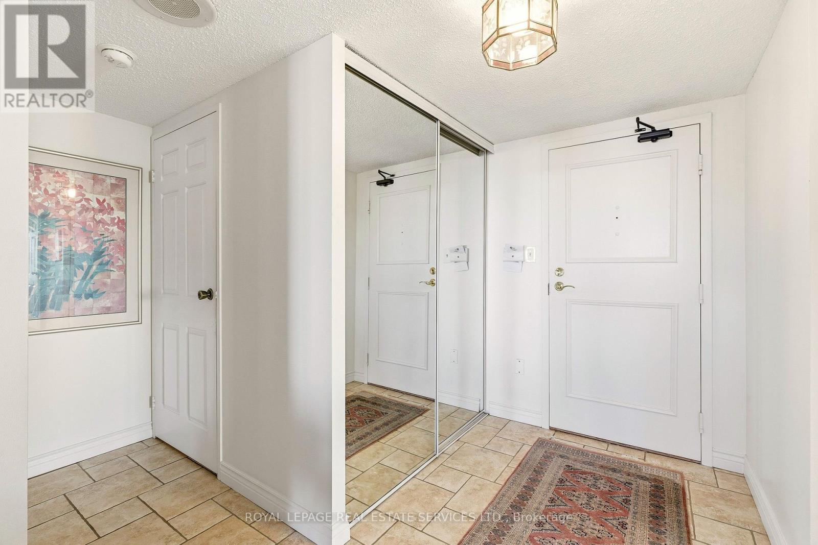 1602 - 2180 Marine Drive, Oakville, Ontario  L6L 5V2 - Photo 4 - W12758432