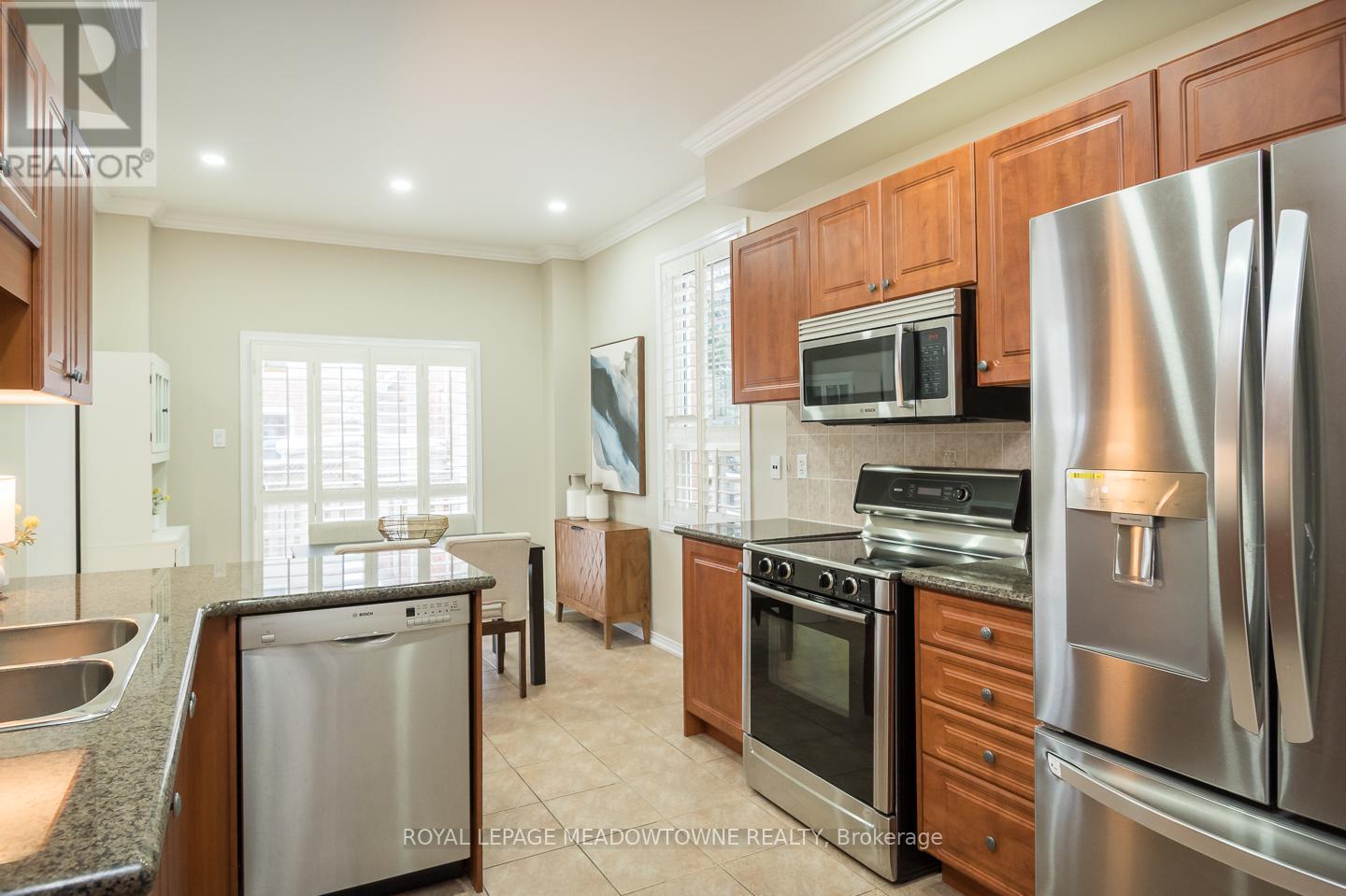 1043 Donnelly Street, Milton, Ontario  L9T 0A2 - Photo 11 - W12758456