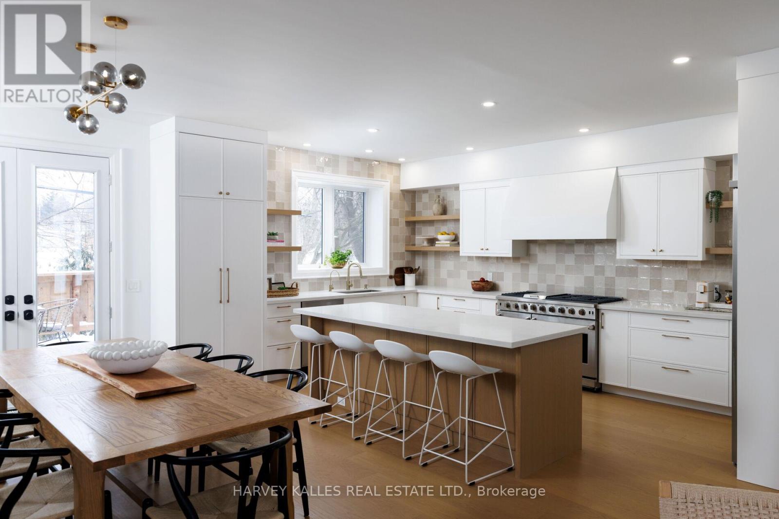 90 Great Oak Drive, Toronto, Ontario  M9A 1N5 - Photo 11 - W12758464