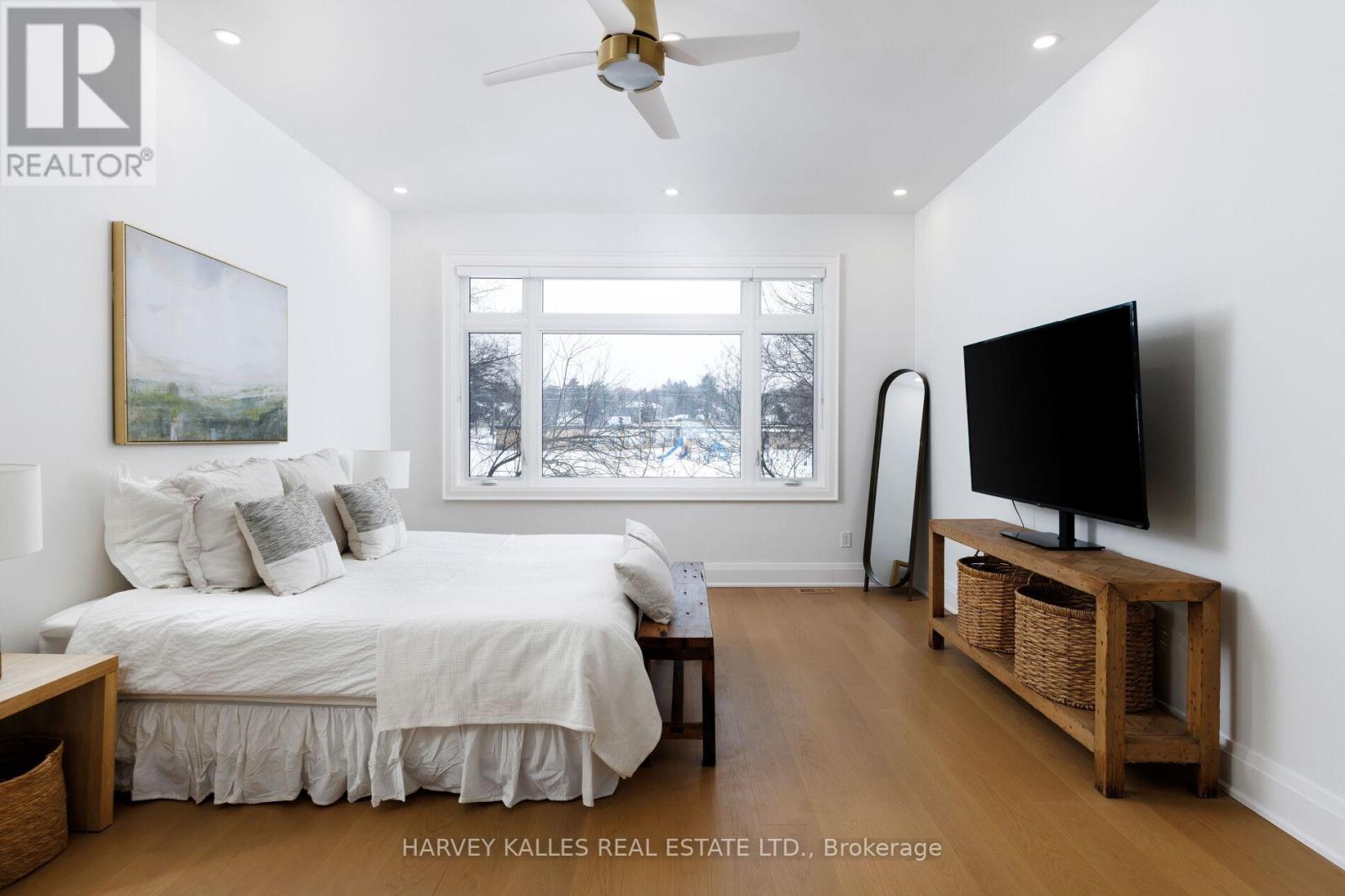 90 Great Oak Drive, Toronto, Ontario  M9A 1N5 - Photo 25 - W12758464