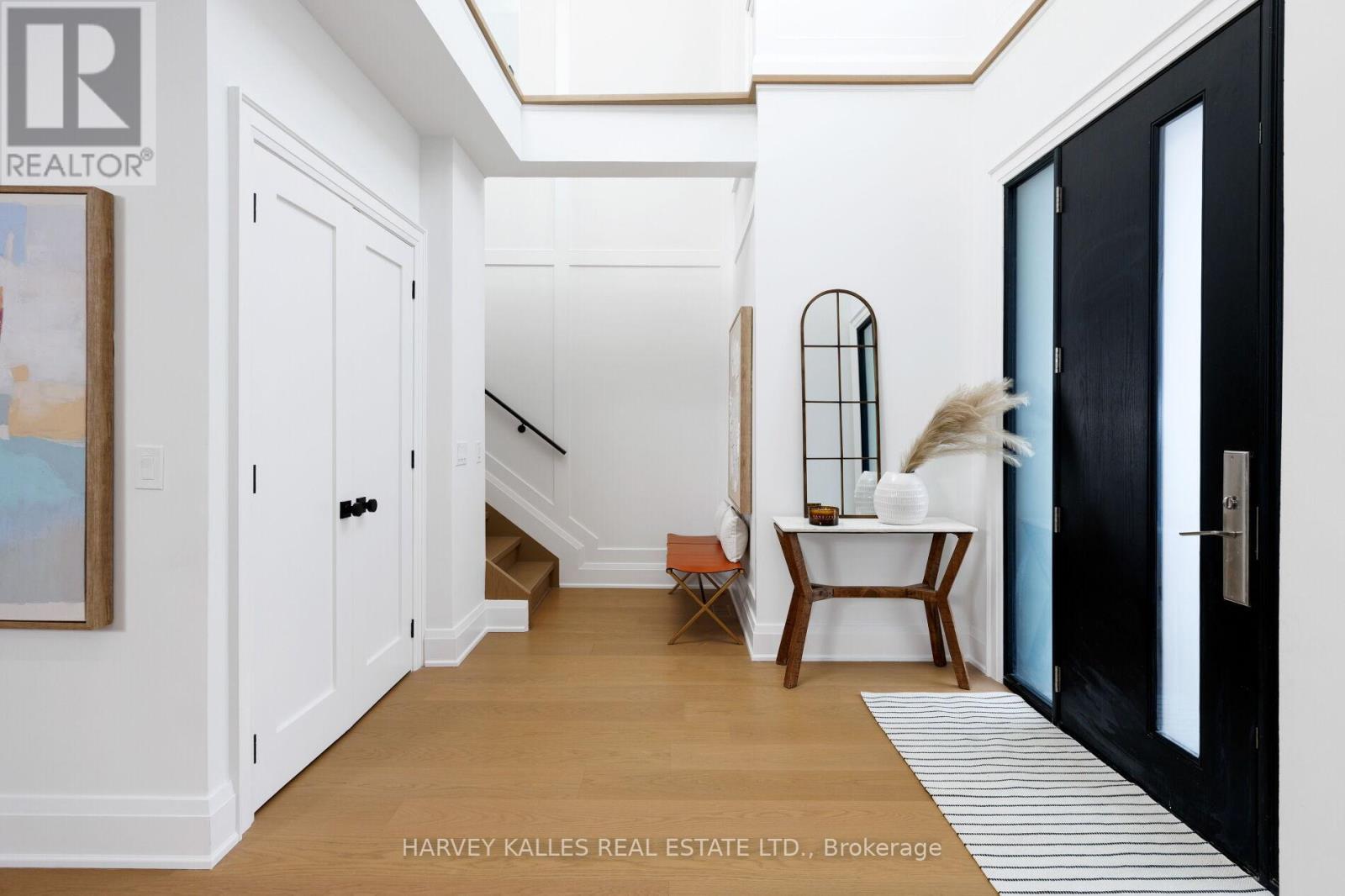 90 Great Oak Drive, Toronto, Ontario  M9A 1N5 - Photo 3 - W12758464