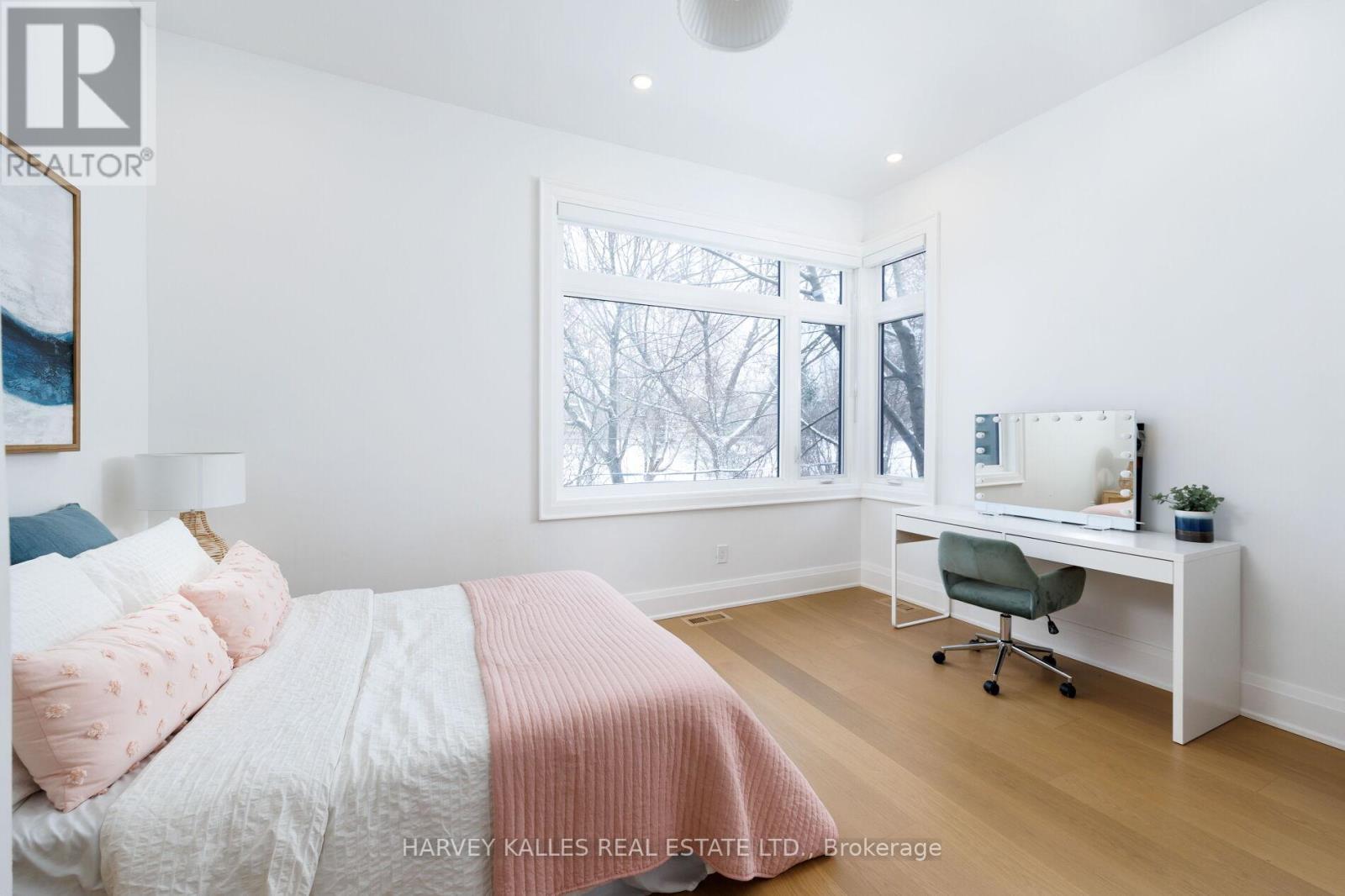 90 Great Oak Drive, Toronto, Ontario  M9A 1N5 - Photo 43 - W12758464