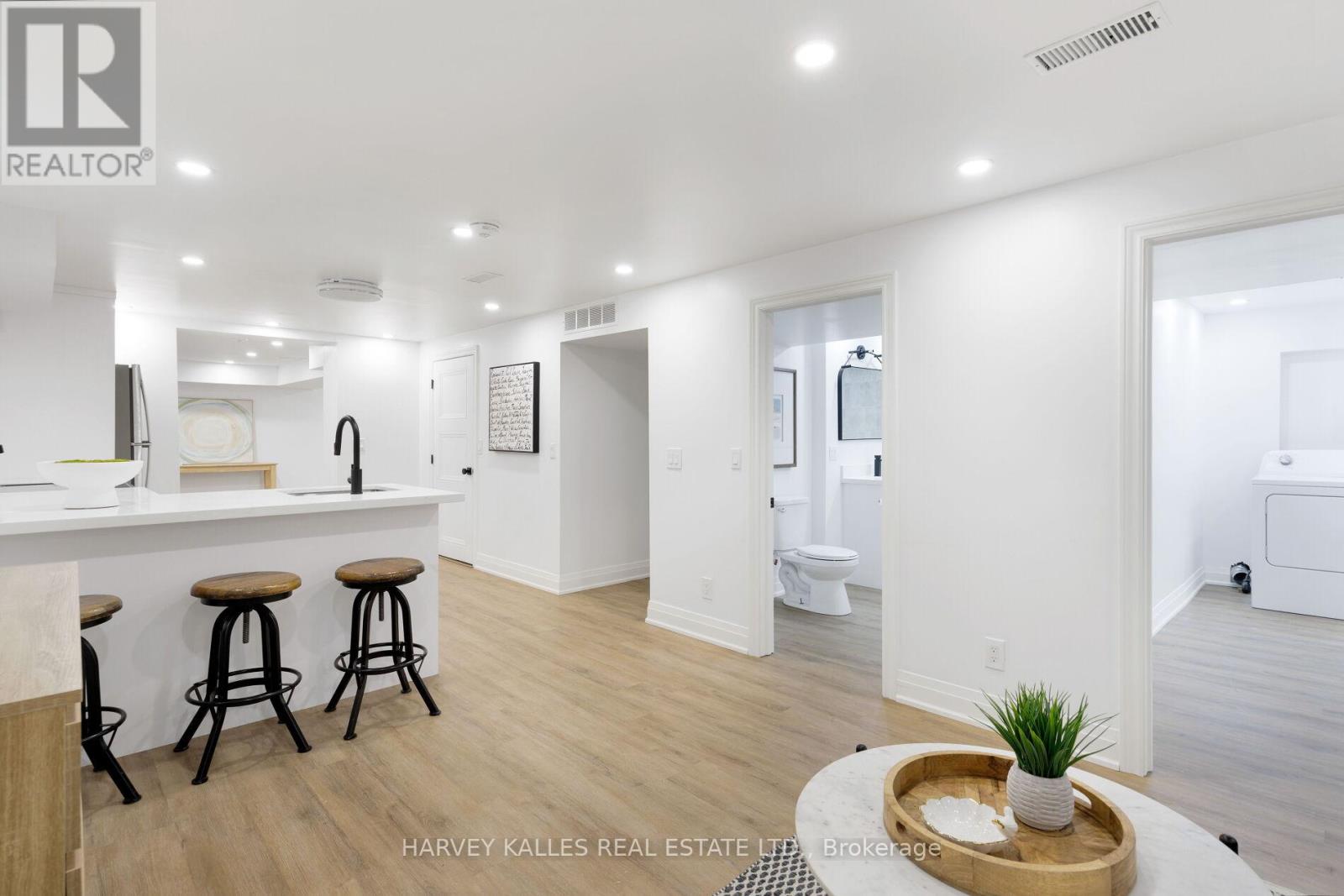 90 Great Oak Drive, Toronto, Ontario  M9A 1N5 - Photo 49 - W12758464