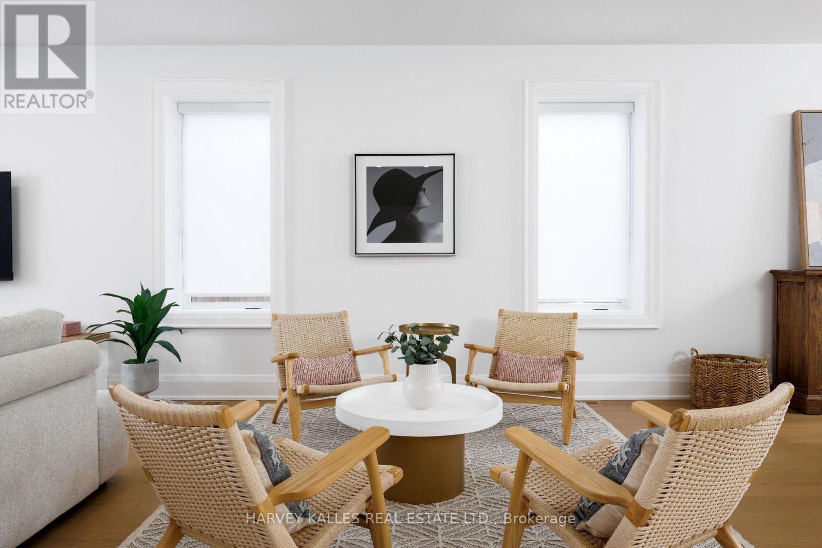 90 Great Oak Drive, Toronto, Ontario  M9A 1N5 - Photo 9 - W12758464