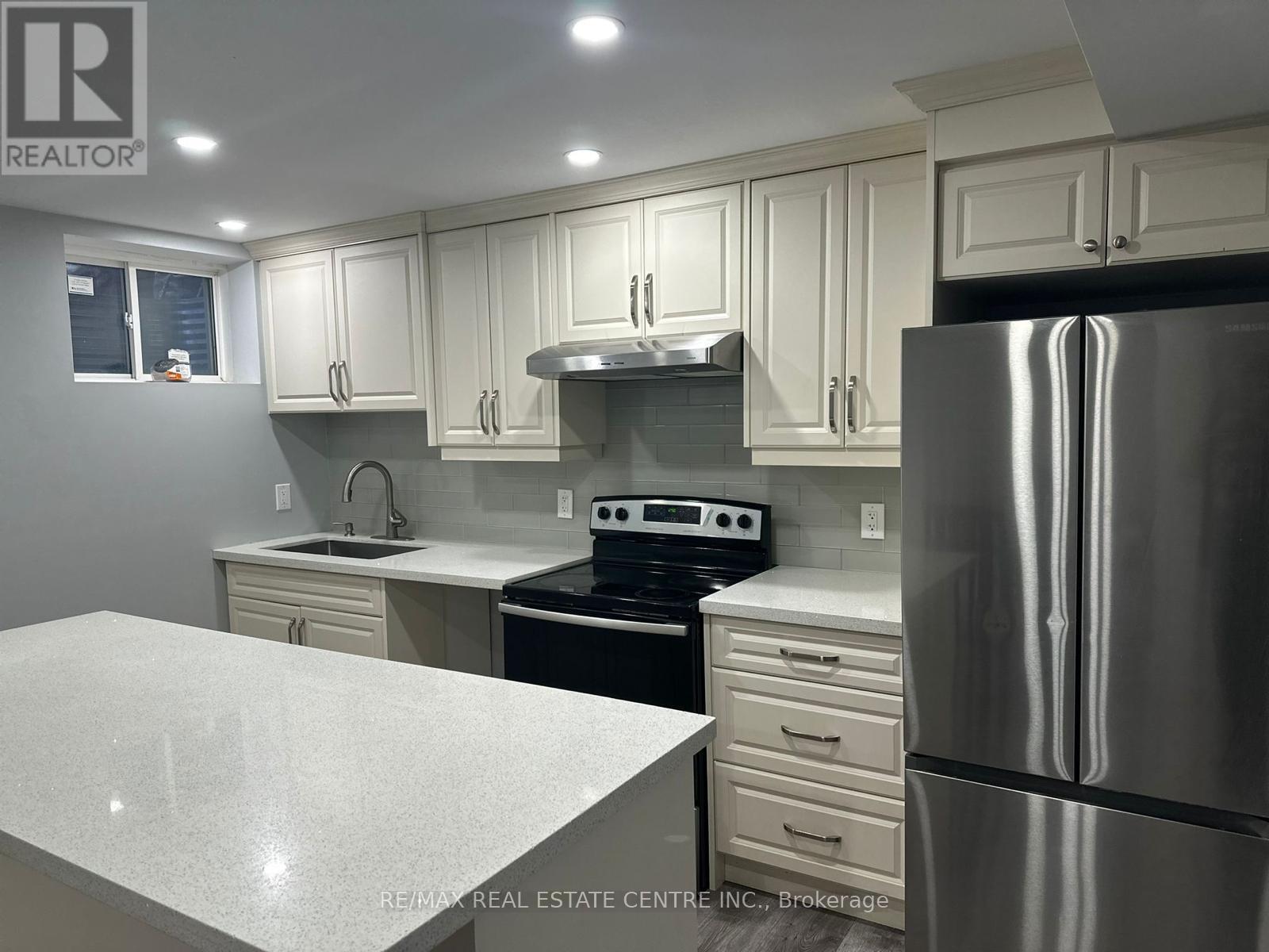 266 Dougall Avenue, Caledon, Ontario  L7C 3V5 - Photo 5 - W12758476