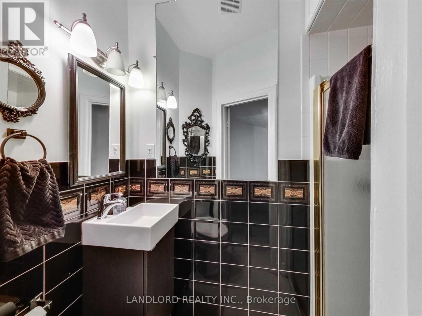 Main Fl - 2251 Dundas Street W, Toronto, Ontario  M6R 1X6 - Photo 5 - W12758480