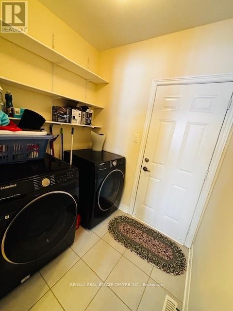 2 Alisma Trail, Brampton, Ontario  L6R 0Y8 - Photo 17 - W12758490