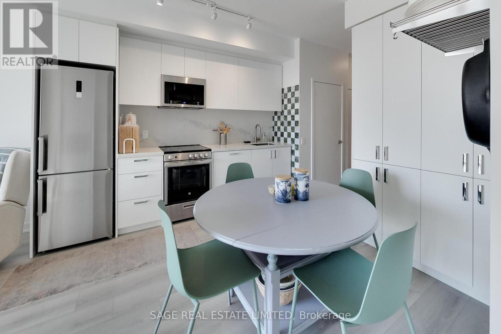 801 - 1787 St Clair Avenue W, Toronto, Ontario  M6N 1J6 - Photo 11 - W12758512