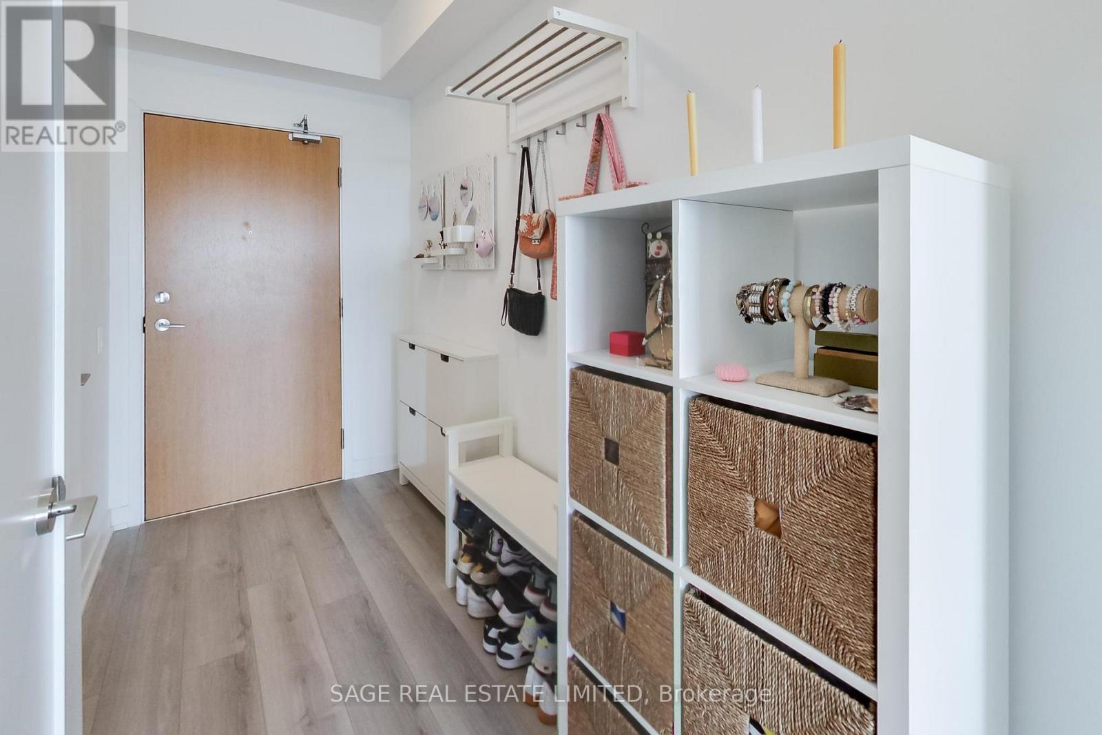 801 - 1787 St Clair Avenue W, Toronto, Ontario  M6N 1J6 - Photo 2 - W12758512