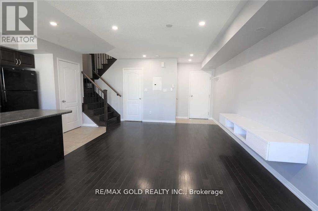 13 - 43 Hays Boulevard, Oakville, Ontario  L6H 0J1 - Photo 4 - W12758528