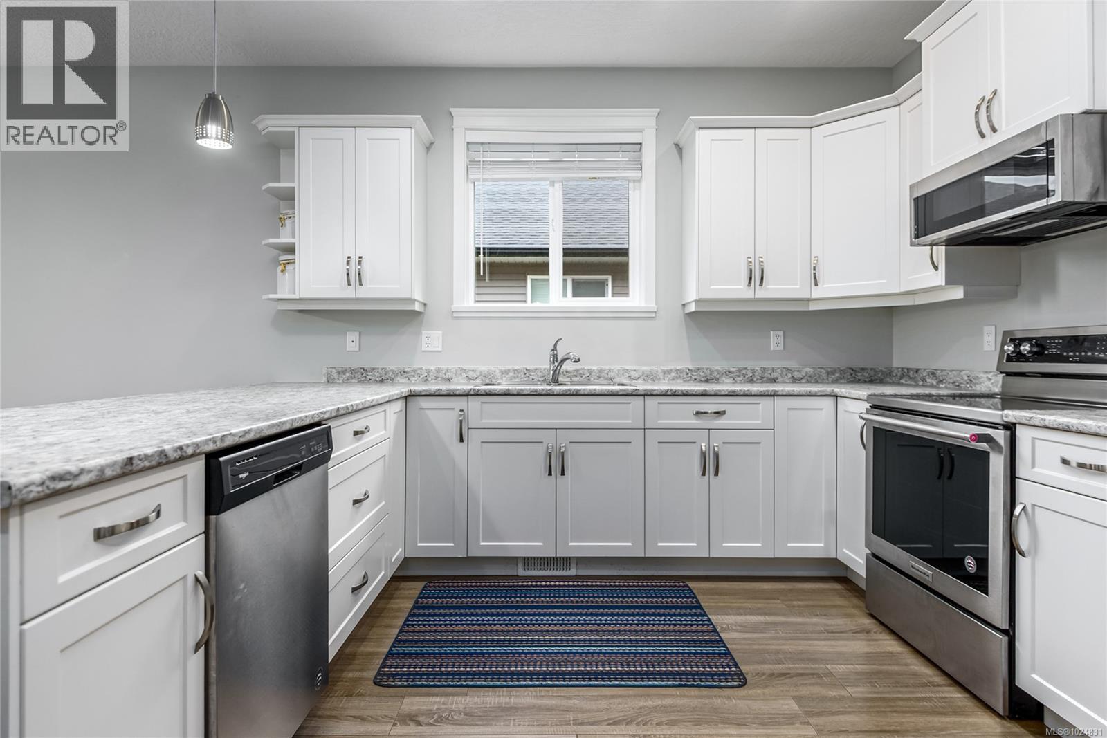 3336 Bolton St, Cumberland, British Columbia  V0R 1S0 - Photo 3 - 1024831