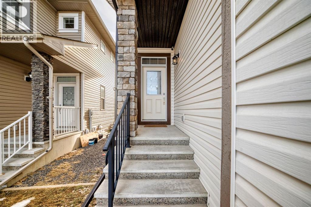 201 Sherwood Heights Nw, Calgary, Alberta  T3R 0L4 - Photo 2 - A2282059