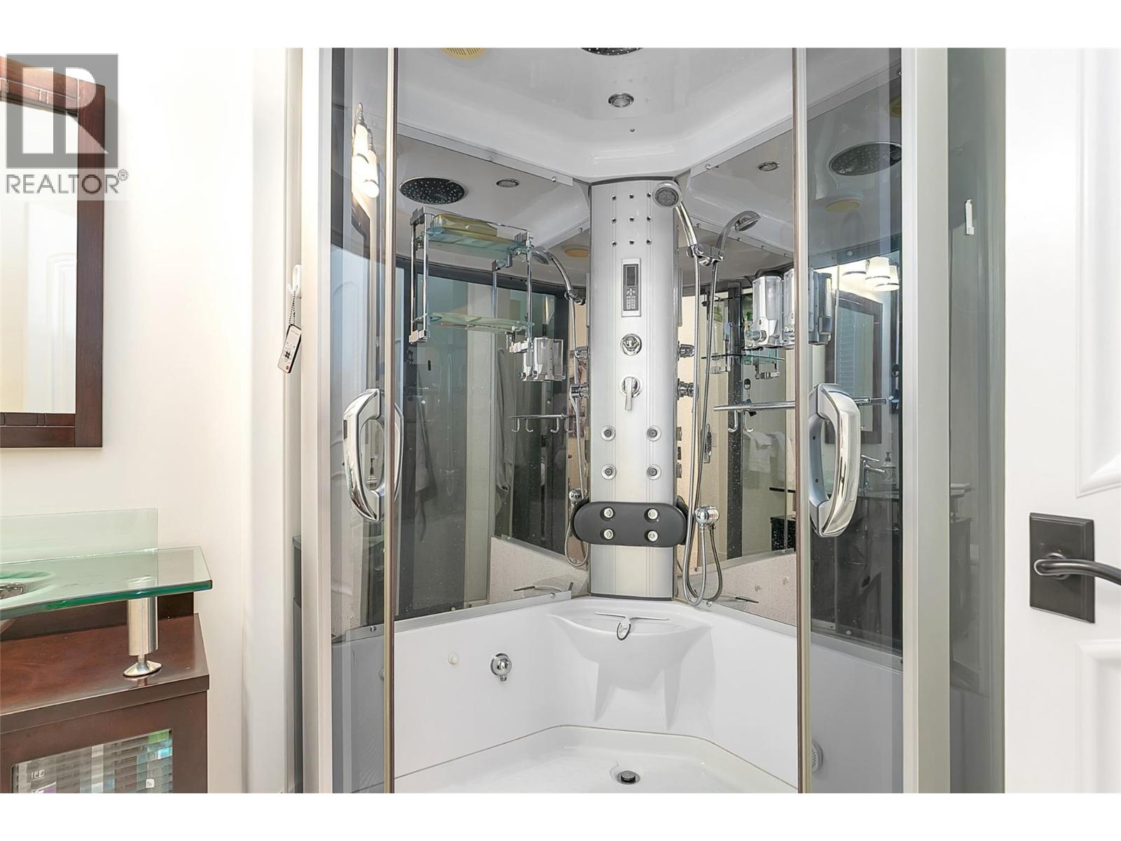 1981 Capistrano Drive, Kelowna, British Columbia  V1V 2N1 - Photo 28 - 10371735