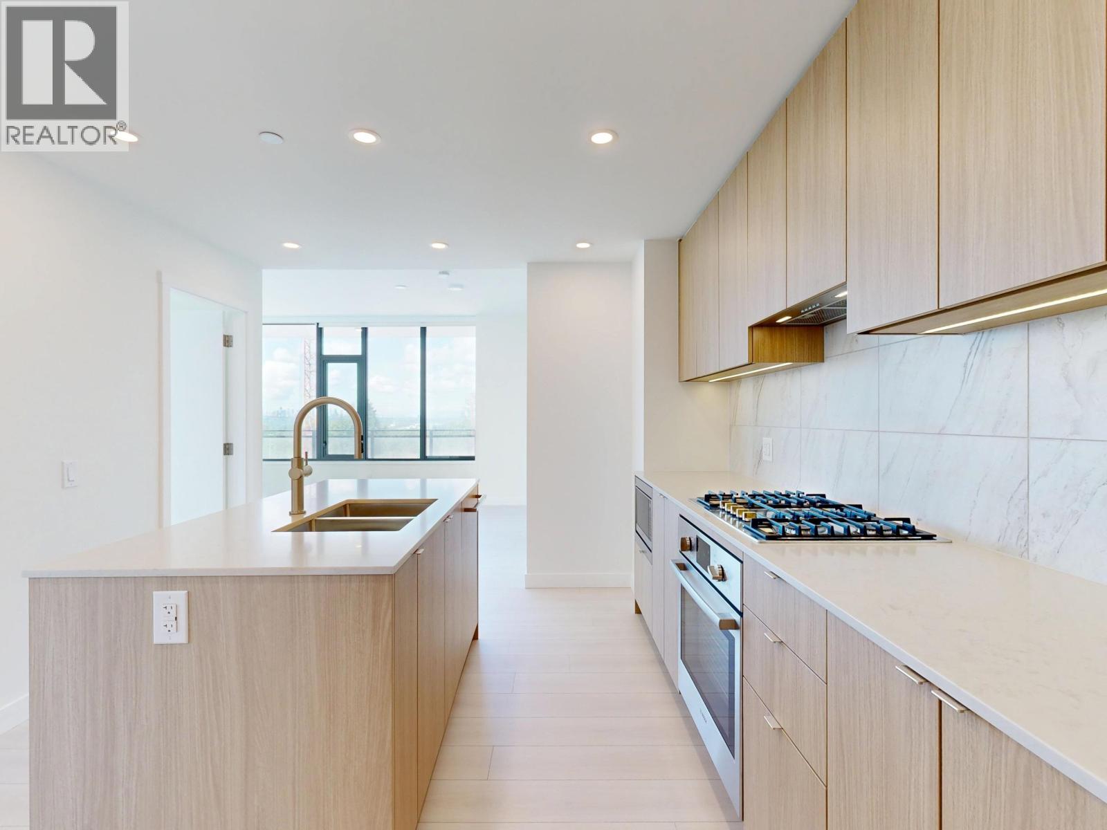 902 626 Claremont Street, Coquitlam, British Columbia  V3J 3T4 - Photo 1 - R3086627