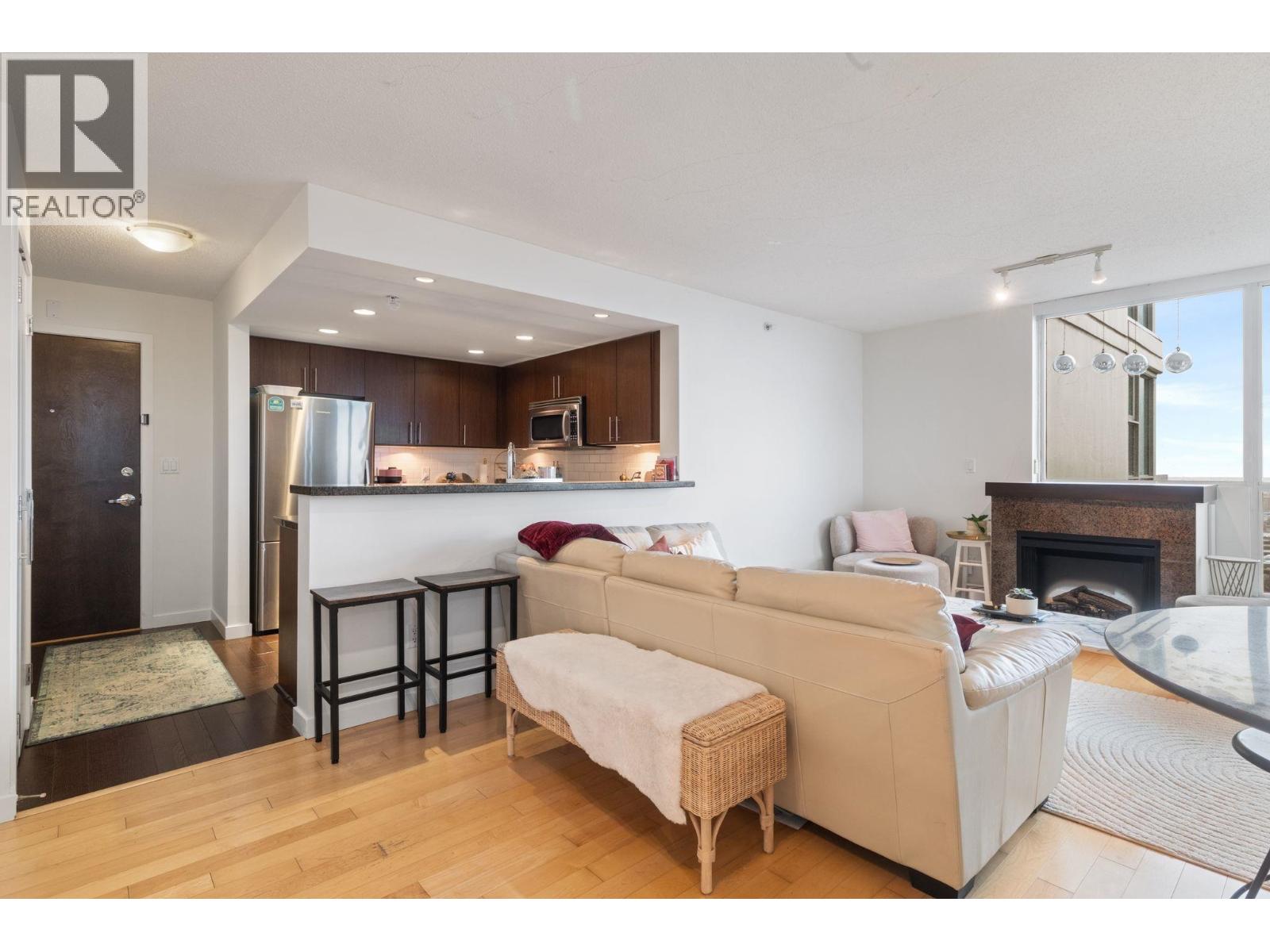 1702 125 Milross Avenue, Vancouver, British Columbia  V6A 0A1 - Photo 3 - R3086628