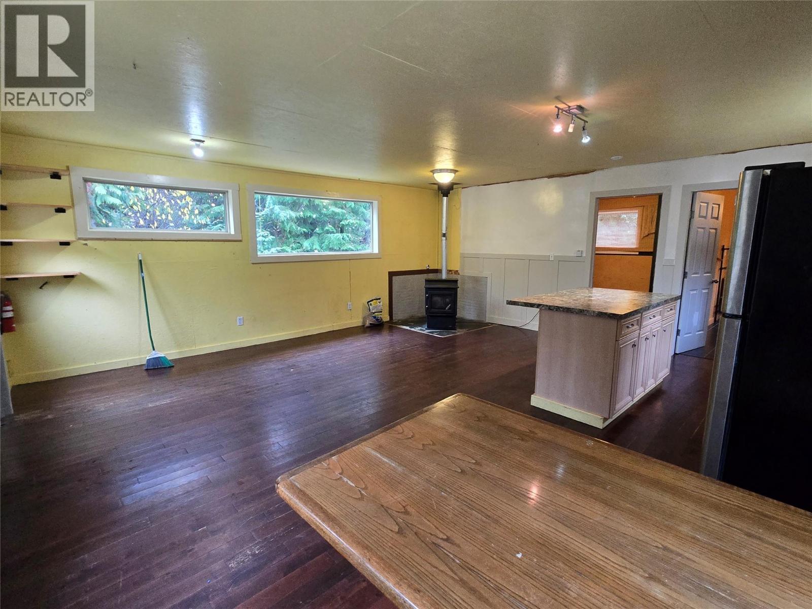 6654 Zeeben Road, Ymir, British Columbia  V0G 2K0 - Photo 7 - 10374799