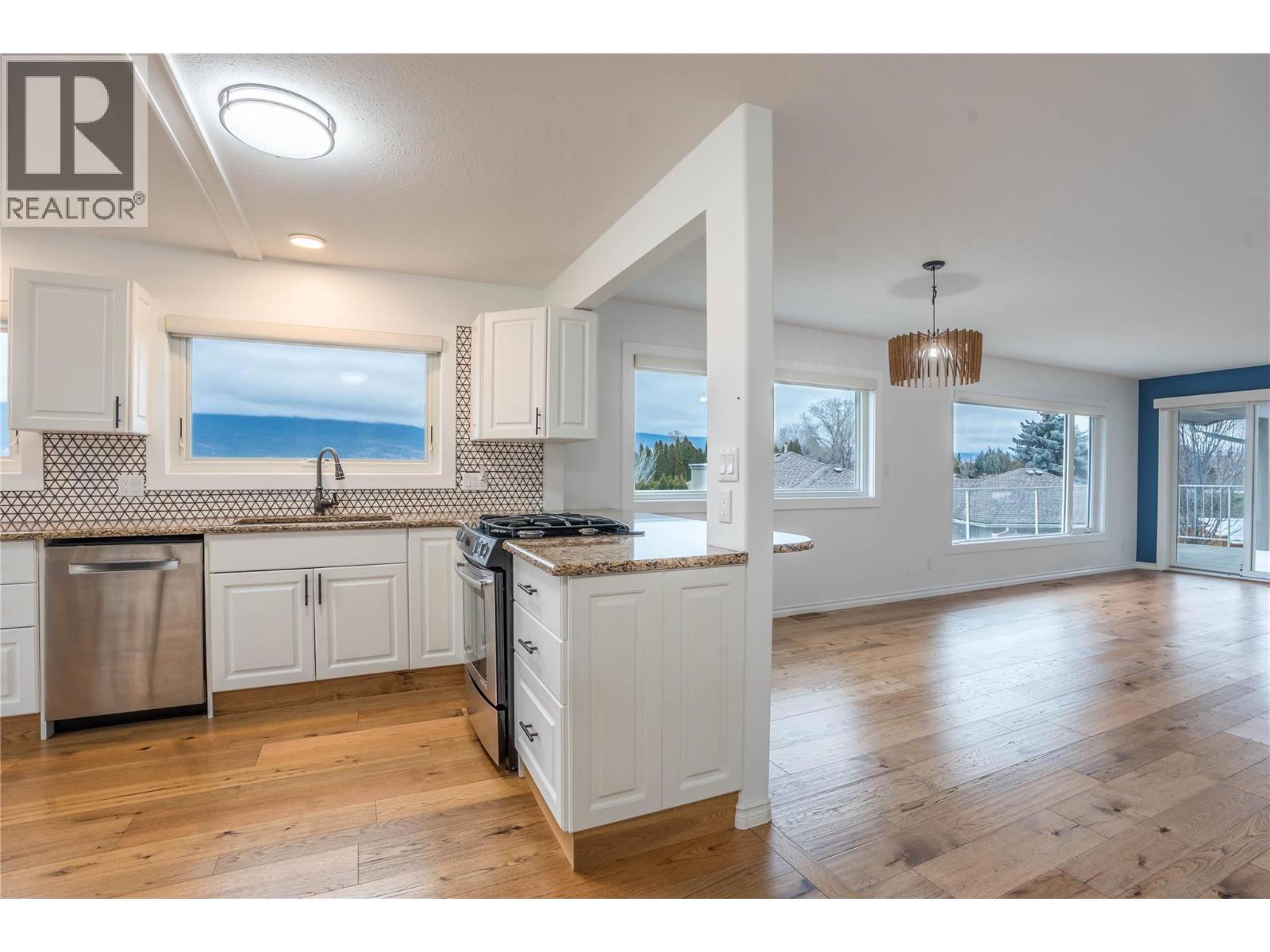 6318 Faircrest Street, Summerland, British Columbia  V0H 1Z4 - Photo 10 - 10374498