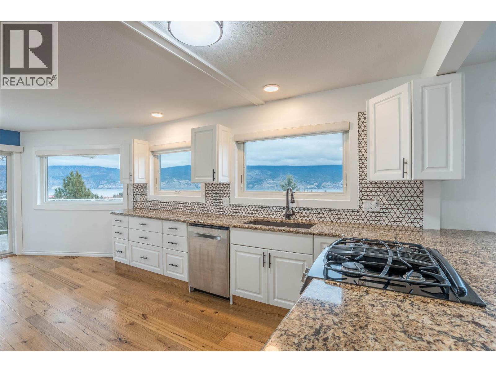 6318 Faircrest Street, Summerland, British Columbia  V0H 1Z4 - Photo 7 - 10374498